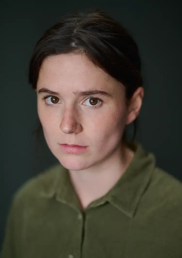 Actor Headshots: Studio vs Natural Light - Which Is Better?