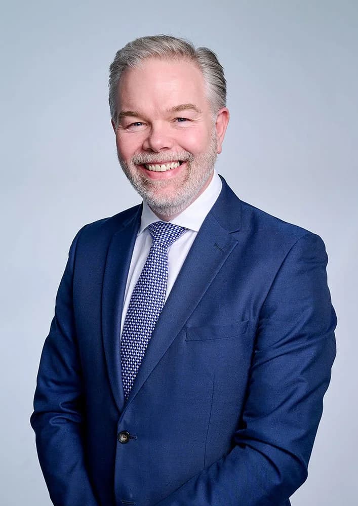 Professional LinkedIn Headshots in London: 10 Reasons It Matters